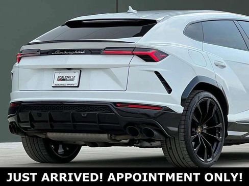 Used 2022 Lamborghini Urus AWD/4WD image 46