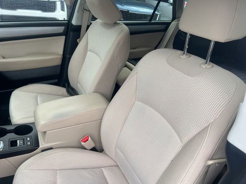 Used 2017 Subaru Outback 2.5i Premium image 5