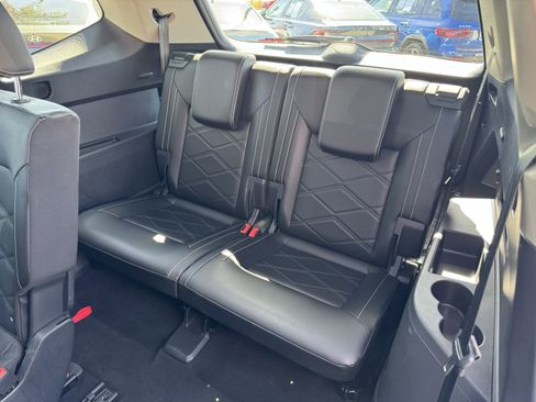Used 2024 Volkswagen Atlas SE AWD/4WD image 35