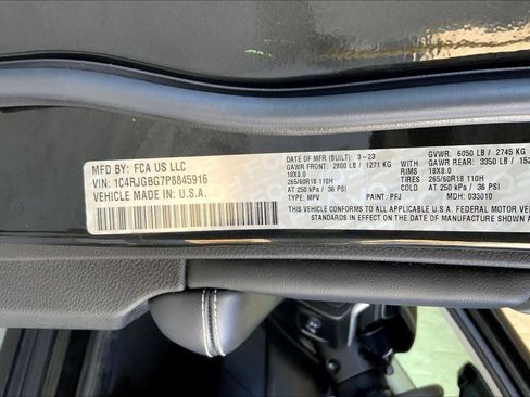 Used 2023 Jeep Grand Cherokee Limited w/ Luxury Tech Group II image 30