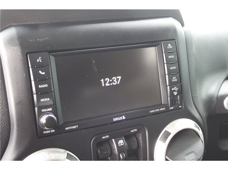 Used 2017 Jeep Wrangler Unlimited Sahara w/ Connectivity Group AWD/4WD image 9