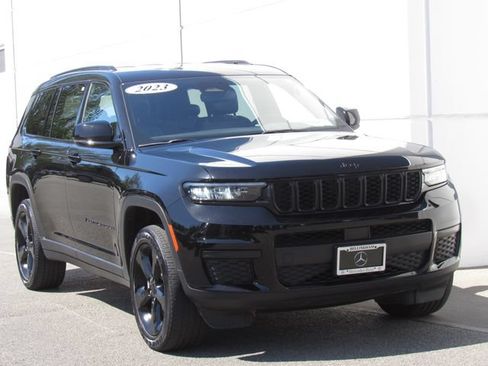 Used 2023 Jeep Grand Cherokee L Laredo AWD/4WD image 2