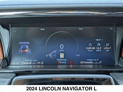 Certified 2024 Lincoln Navigator L Reserve AWD/4WD image 15