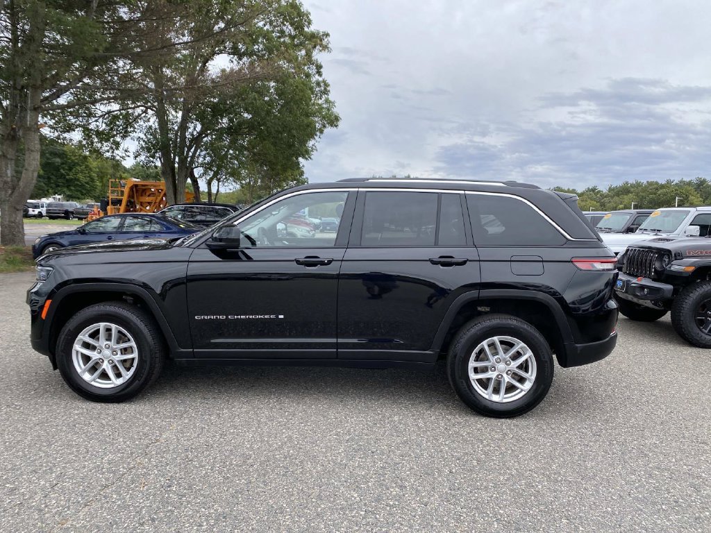 Certified 2023 Jeep Grand Cherokee Laredo X AWD/4WD image 7