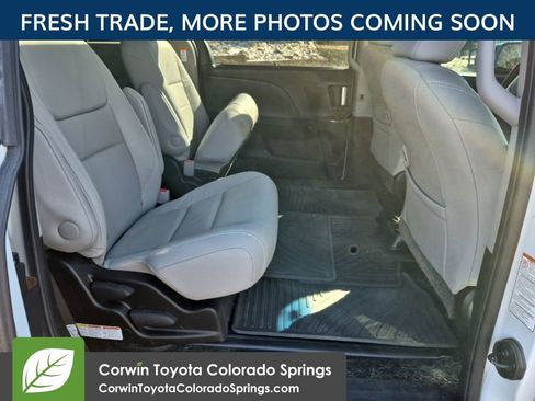 Used 2017 Toyota Sienna Limited image 10