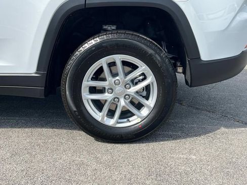 New 2026 Jeep Grand Cherokee Laredo AWD/4WD image 17
