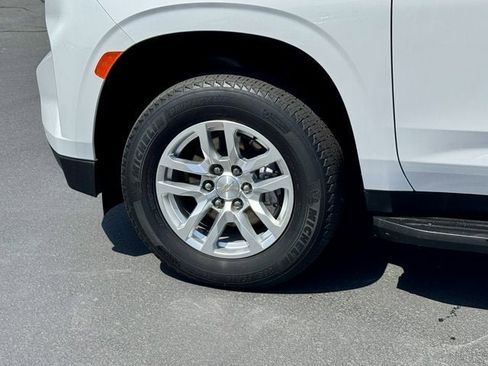Used 2022 Chevrolet Suburban LS AWD/4WD image 8
