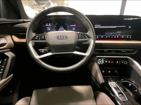 Used 2025 Audi Q5 Premium Plus w/ Premium Plus AWD/4WD image 5