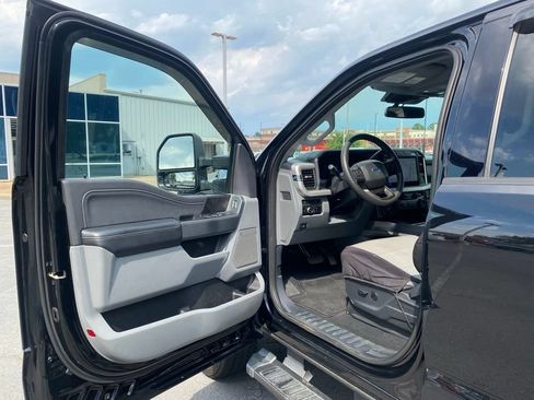 Used 2023 Ford F250 XLT w/ Black Appearance Package AWD/4WD image 11