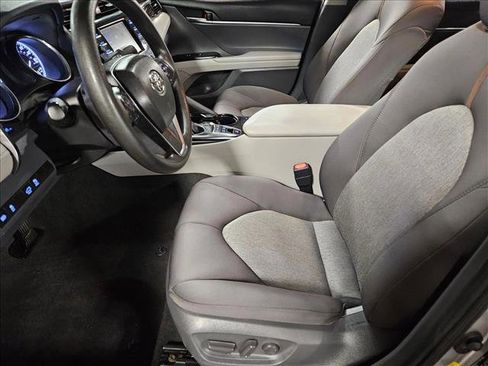 Used 2019 Toyota Camry LE image 15