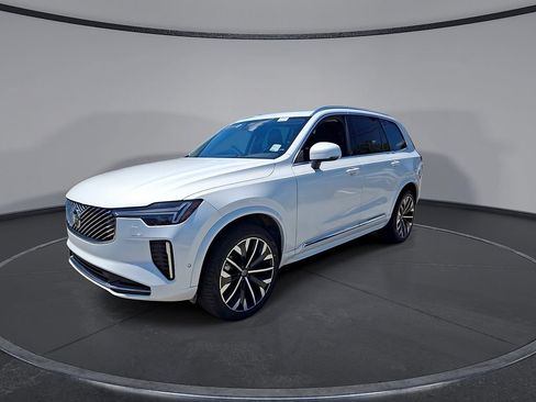 Certified 2025 Volvo XC90 B6 Plus AWD/4WD image 4