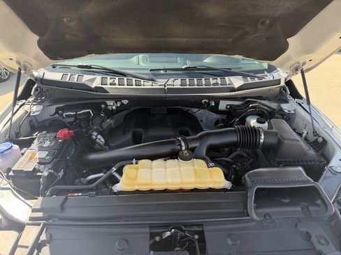 Used 2018 Ford F150 Lariat w/ Equipment Group 502A Luxury AWD/4WD image 12