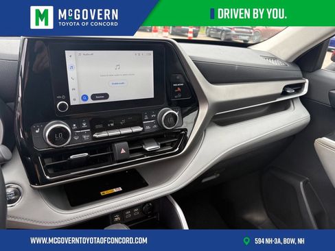 Used 2023 Toyota Highlander XLE AWD/4WD image 37