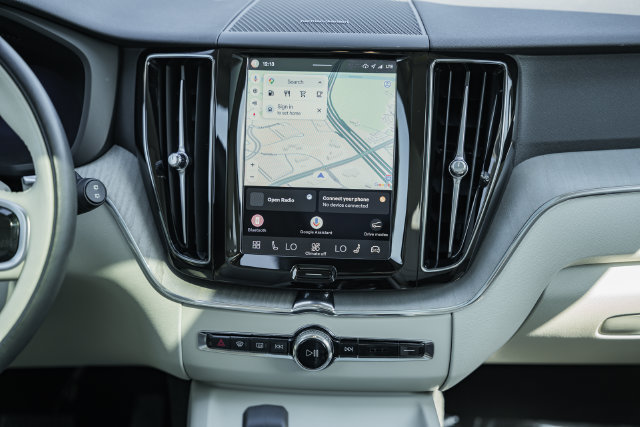 Certified 2024 Volvo XC60 B5 Plus AWD/4WD image 18