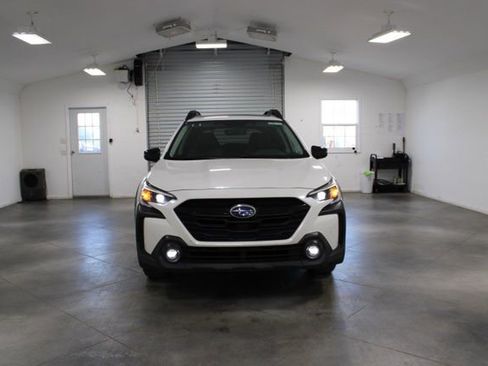 Used 2025 Subaru Outback Onyx Edition AWD/4WD image 3