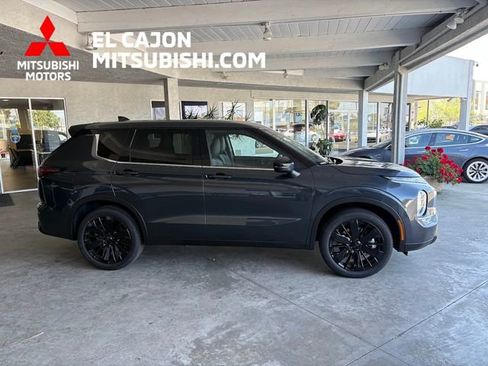 New 2026 Mitsubishi Outlander LE FWD image 2