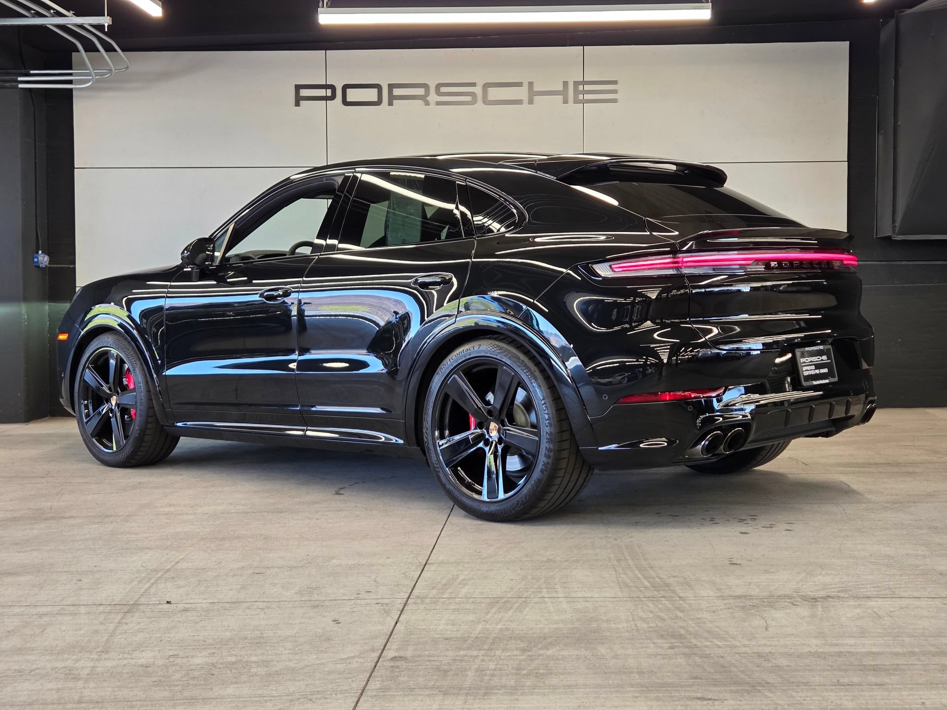 Certified 2025 Porsche Cayenne GTS AWD/4WD image 3