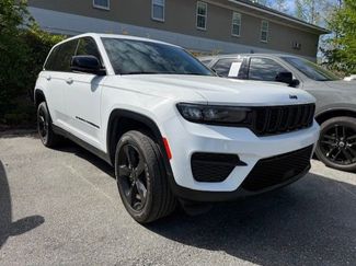 Used 2024 Jeep Grand Cherokee Altitude video 1