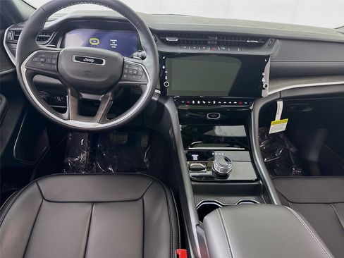 New 2026 Jeep Grand Cherokee Limited image 2