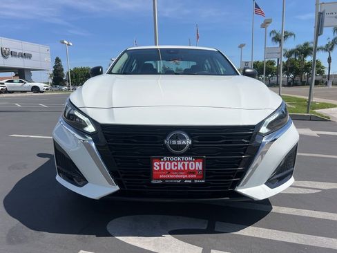 Used 2025 Nissan Altima 2.5 SV image 4