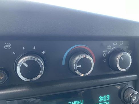 Used 2016 Chevrolet Express 2500 LT w/ LT Preferred Equipment Group RWD image 26