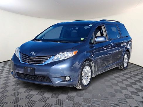 Used 2015 Toyota Sienna XLE Premium image 1
