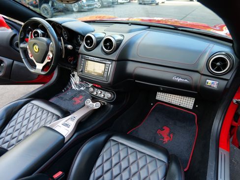 Used 2014 Ferrari California image 33