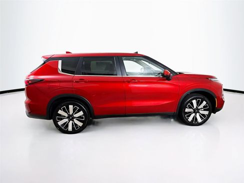 New 2025 Mitsubishi Outlander SE image 8