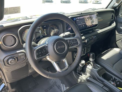 Used 2024 Jeep Wrangler Unlimited Sahara AWD/4WD image 15