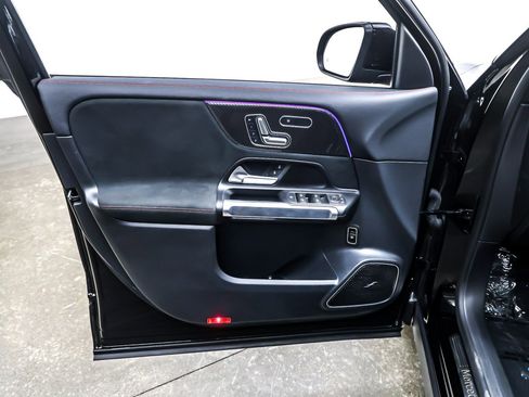Used 2024 Mercedes-Benz GLB 250 image 22