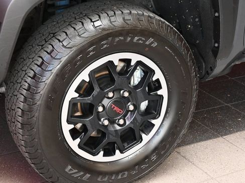 Used 2024 Toyota Tacoma TRD Off-Road image 2