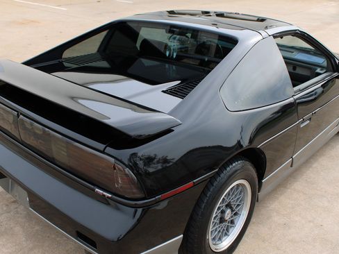 Used 1987 Pontiac Fiero GT RWD image 15