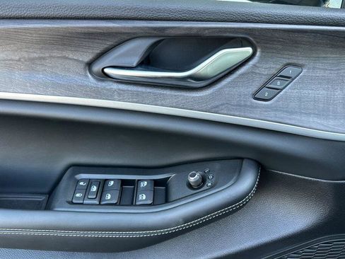 New 2025 Jeep Grand Cherokee Limited w/ Luxury Tech Group II image 11