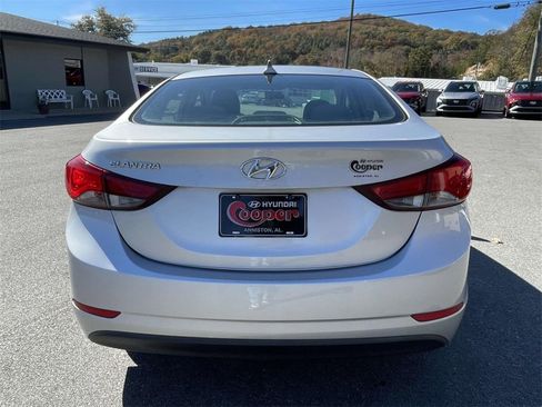 Used 2015 Hyundai Elantra SE image 3