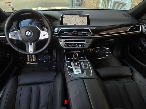 Used 2022 BMW 740i w/ M Sport Package RWD image 19