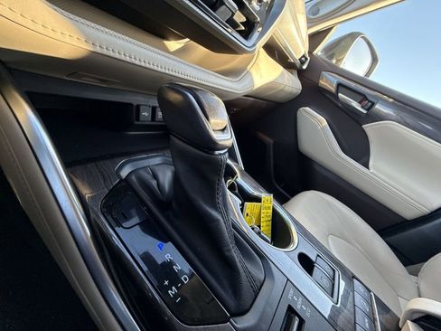 Used 2021 Toyota Highlander Platinum image 22