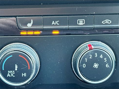 Used 2022 Volkswagen Taos S image 22