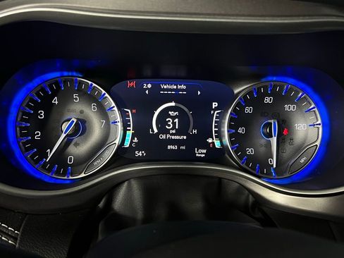 Used 2023 Chrysler Pacifica Touring-L w/ Uconnect Theater Family Group image 12