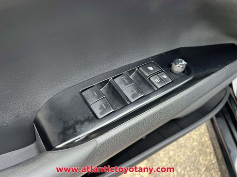 Used 2025 Toyota Camry SE image 21