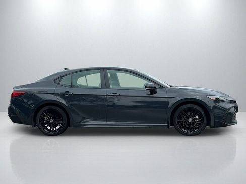 Used 2025 Toyota Camry SE FWD image 4
