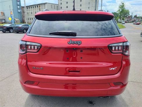 Used 2022 Jeep Compass Limited image 7