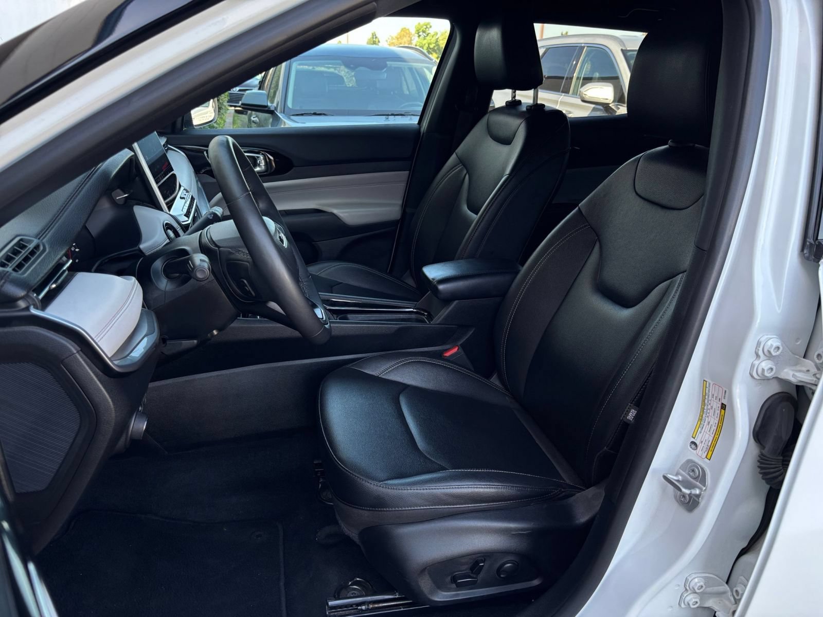 Used 2025 Jeep Compass Limited AWD/4WD image 36