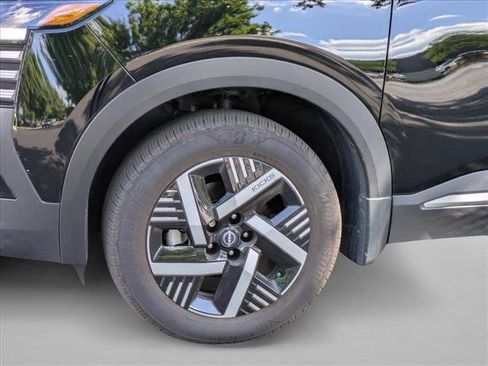 Used 2025 Nissan Kicks SV FWD image 14