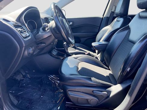 Used 2018 Jeep Compass Latitude FWD image 19
