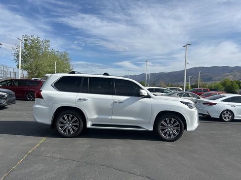 Used 2017 Lexus LX 570 4WD w/ Luxury Package image 3