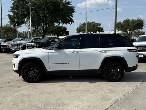 Used 2025 Jeep Grand Cherokee Limited w/ Trailer Tow Package AWD/4WD image 8