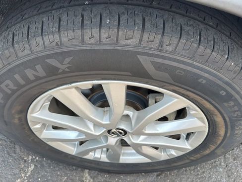 Used 2020 Nissan Rogue SV image 25