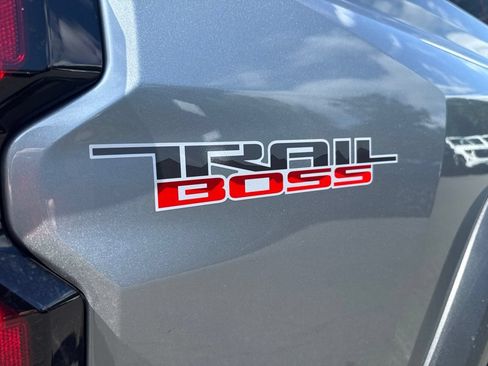 Used 2023 Chevrolet Colorado Trail Boss w/ LPO, Dark Essentials Package AWD/4WD image 7
