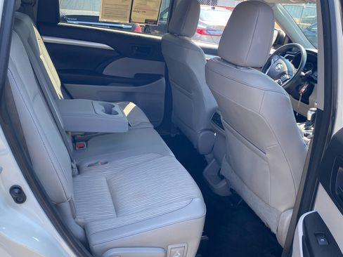 Used 2016 Toyota Highlander Plus image 14