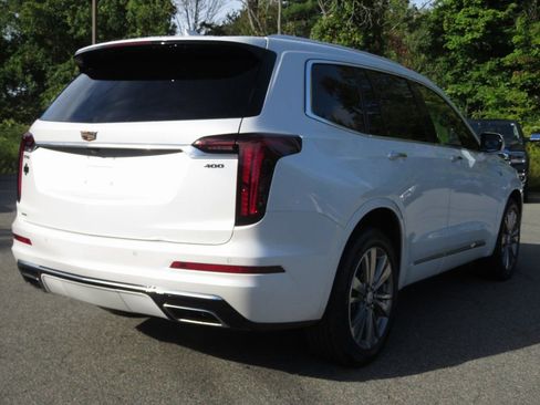 Used 2022 Cadillac XT6 Premium Luxury image 6